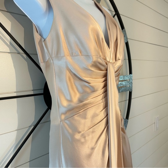 Mieka of Woodbury 100% Silk Gown - Picture 3 of 12